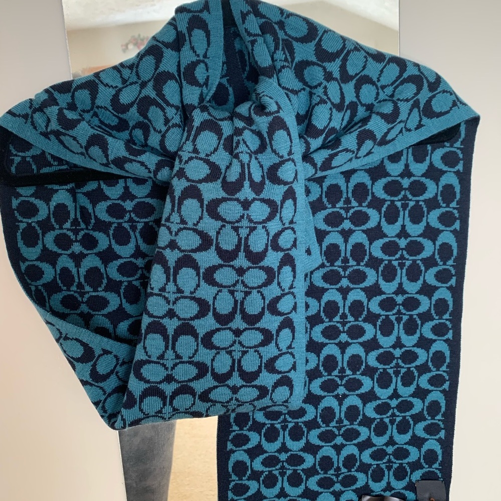 Authentic Coach scarf/muffler and beanie